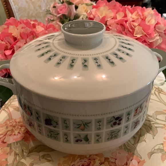 "TAPESTRY" BY ROYAL DOULTON MINT 2 QT. ROUND COVERED CASSEROLE. RARE VTG. - Picture 5 of 13